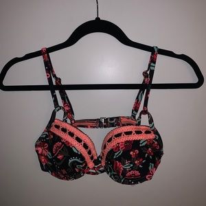 Multicolored swim suit top. Pre-owned. Size: S